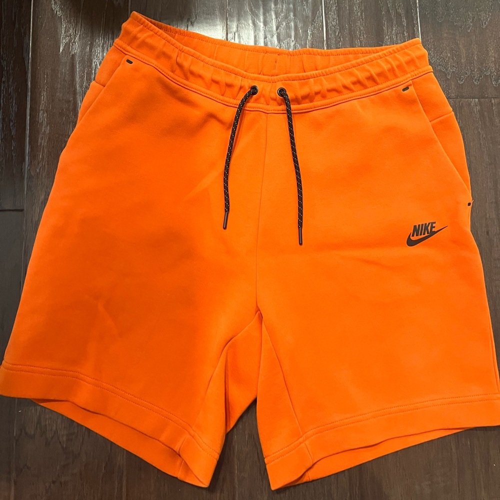 Nike Orang Tech Fleese Shorts
